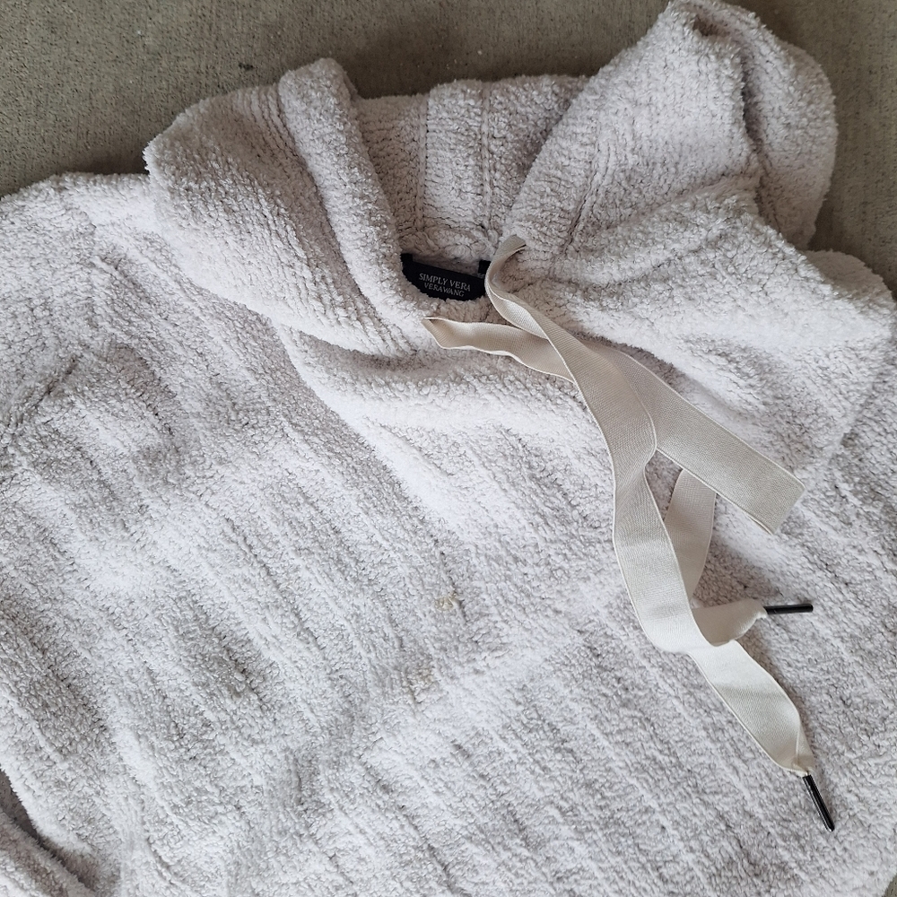 🥀SOLD🥀 SIMPLY VERA WANG HOODED BOUCLE SWEATER